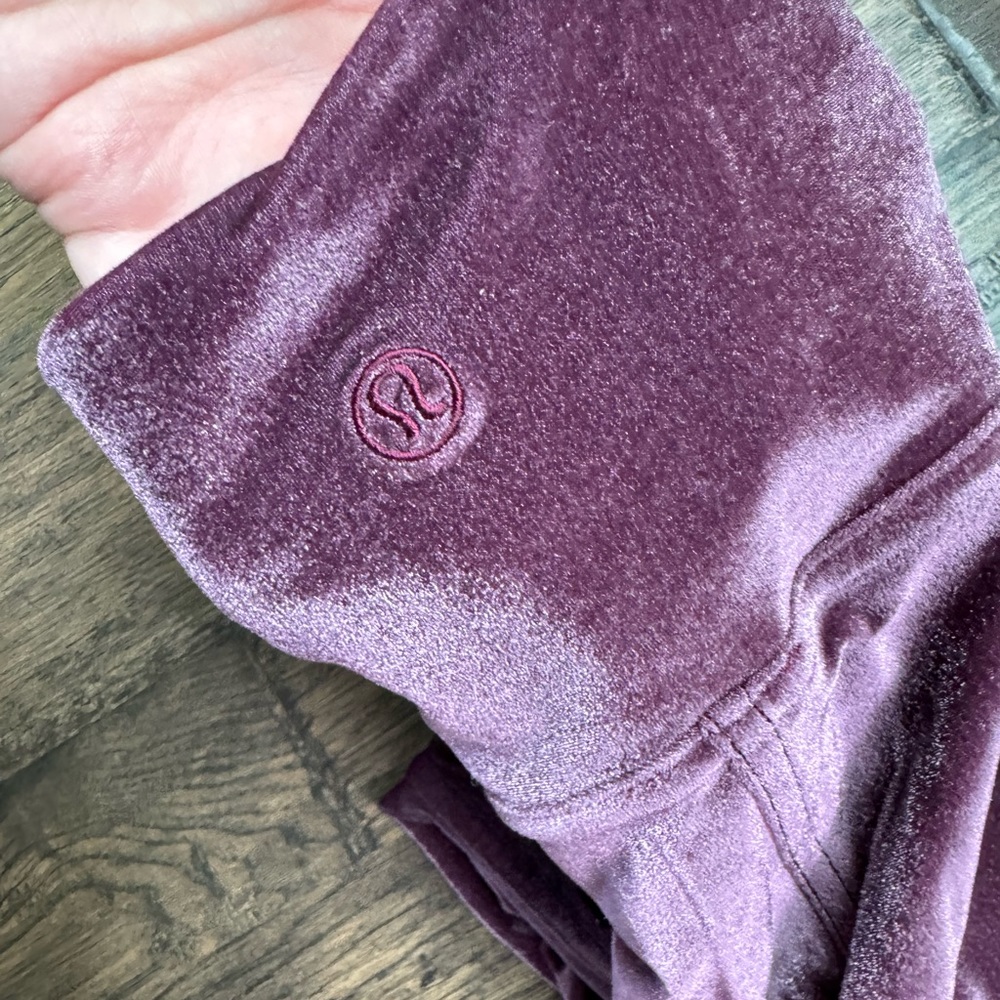 Lululemon size 6 velour aligns